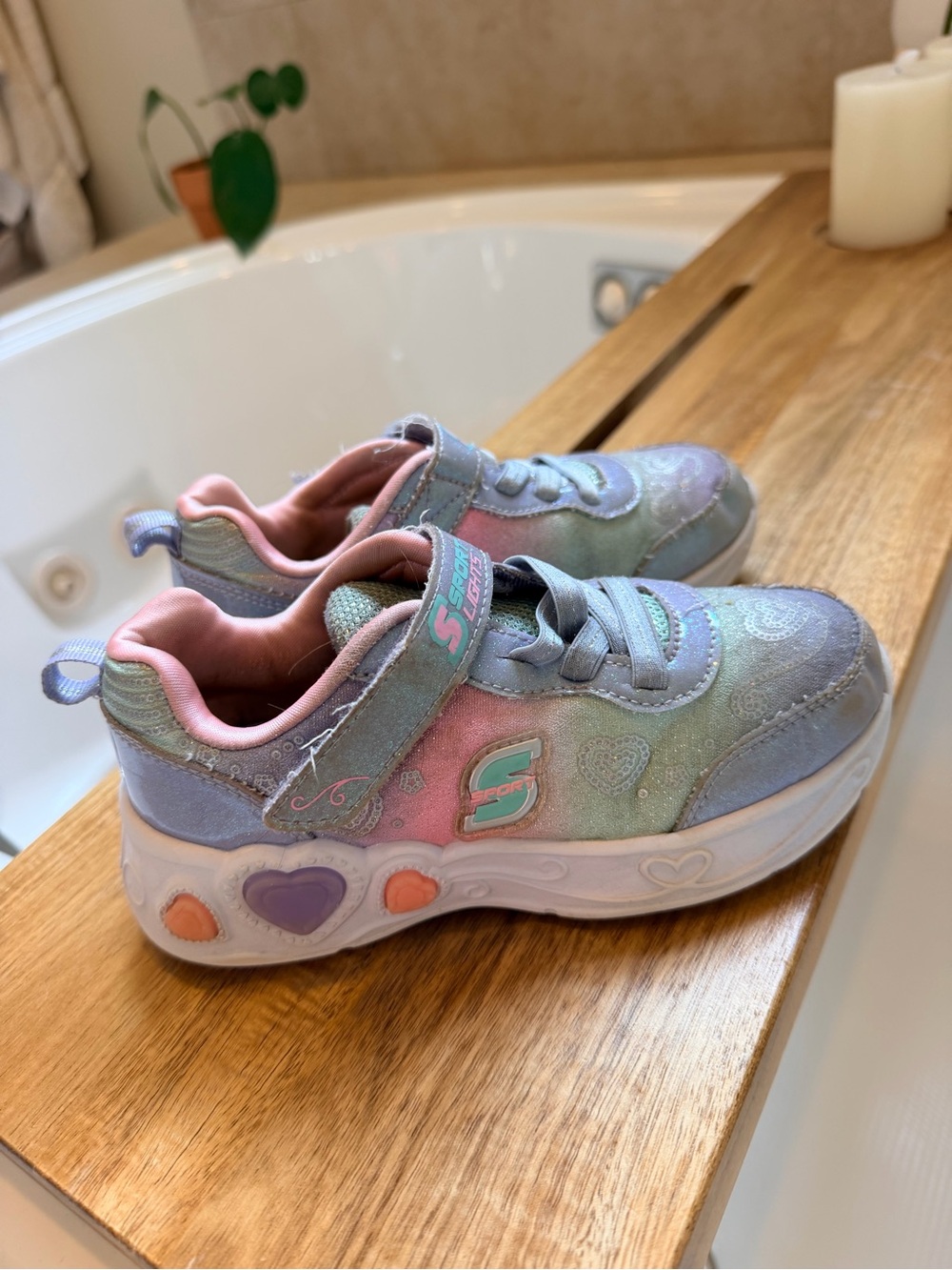 Skechers Kids Pastel Heart Light-Up Sneakers - size 12